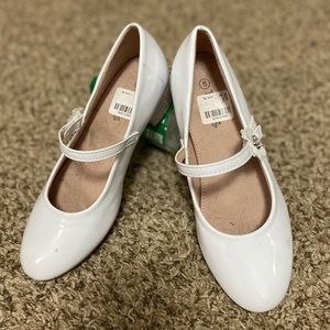 Young ladies white Patton leather shoes. Really cute on.